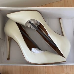 New Steve Madden PROTO off white leather pump 7.5
